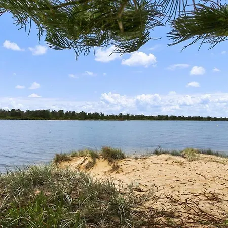 Jetty Road On The Beach Lakes Entrance Exterior photo